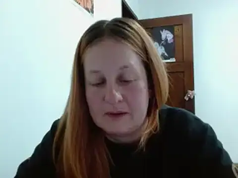 Snapshot of ViioletaMora chatting on 12.22.25 ViioletaMora online show from 12.22.25