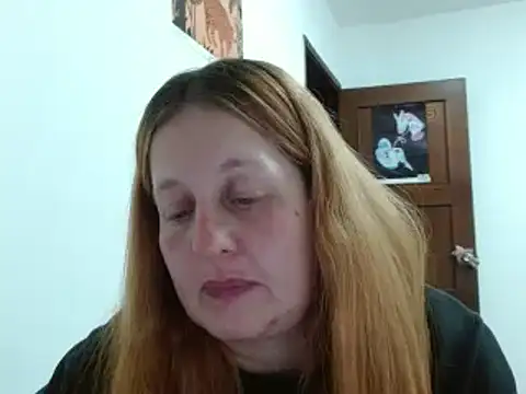Snapshot of ViioletaMora chatting on 12.23.25 ViioletaMora online show from 12.23.25