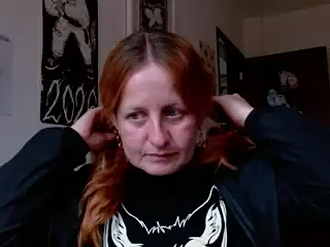 Snapshot of ViioletaMora chatting on 04.10.26 ViioletaMora online show from 04.10.26