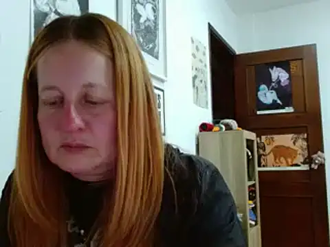 Snapshot of ViioletaMora chatting on 04.13.26 ViioletaMora online show from 04.13.26