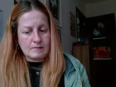 Snapshot of ViioletaMora chatting on 04.13.26 ViioletaMora online show from 04.13.26
