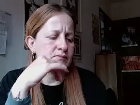 Snapshot of ViioletaMora chatting on 04.14.26 ViioletaMora online show from 04.14.26