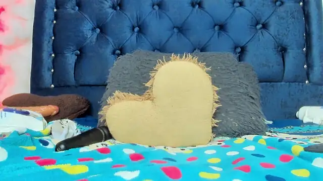 Snapshot of alice_love052 chatting on 03.06.25 alice love052 online show from 03.06.25