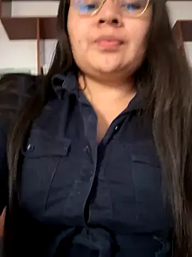 Snapshot of alice_love052 chatting on 10.06.25 alice love052 online show from 10.06.25