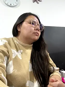 Snapshot of alice_love052 chatting on 10.11.25 alice love052 online show from 10.11.25