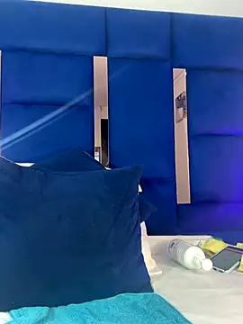 Snapshot of alice_love052 chatting on 12.21.25 alice love052 online show from 12.21.25