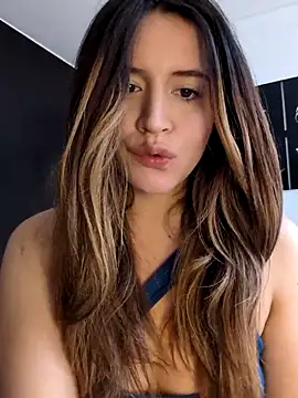 Snapshot of maliciaworld chatting on 12.15.25 maliciaworld online show from 12.15.25