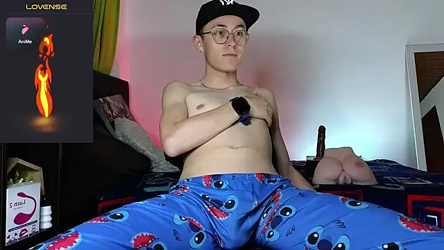 Snapshot of Elian_Cooper chatting on 12.10.24 Elian Cooper online show from 12.10.24