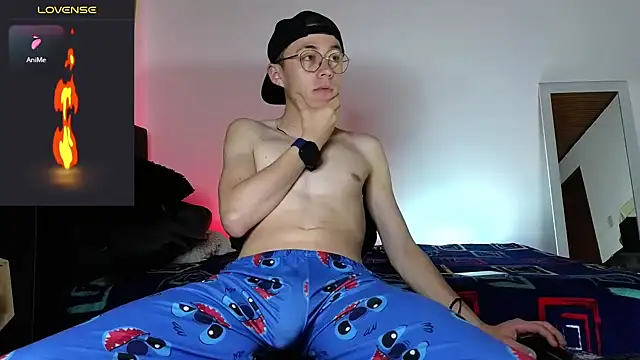 Snapshot of Elian_Cooper chatting on 12.10.24 Elian Cooper online show from 12.10.24