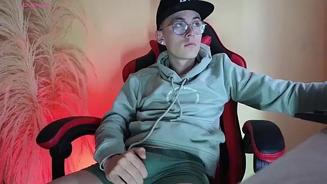 Snapshot of Elian_Cooper chatting on 02.26.25 Elian Cooper online show from 02.26.25