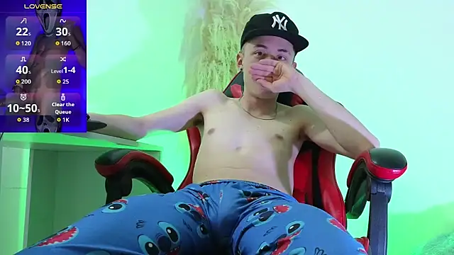 Snapshot of Elian_Cooper chatting on 09.25.25 Elian Cooper online show from 09.25.25