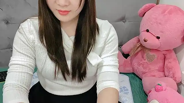 Snapshot of Funikio chatting on 03.10.25 Funikio online show from 03.10.25