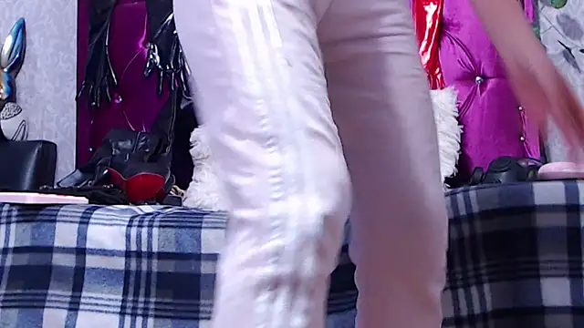 AyshaScott online show from 02.04.25