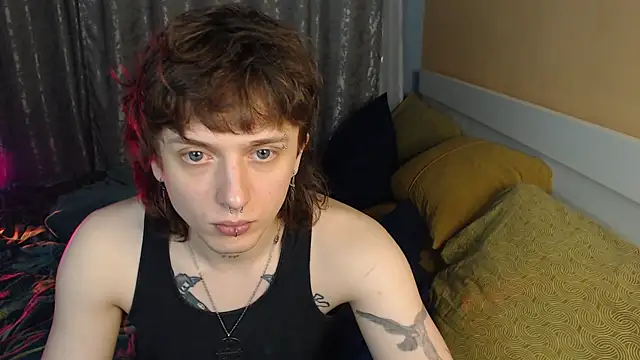 Snapshot of axxxturel chatting on 11.20.25 axxxturel online show from 11.20.25