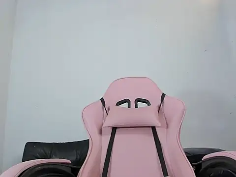 Snapshot of Milk_anastasia chatting on 11.28.25 Milk anastasia online show from 11.28.25