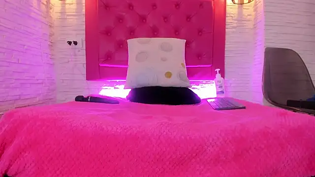 Snapshot of mia_099 chatting on 03.15.25 mia 099 online show from 03.15.25