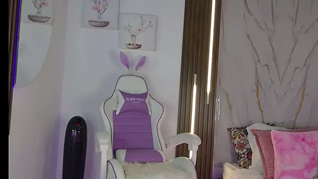 Snapshot of mia_099 chatting on 09.13.25 mia 099 online show from 09.13.25