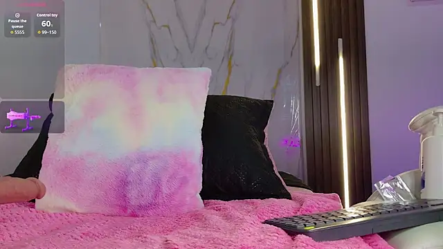 Snapshot of mia_099 chatting on 10.24.25 mia 099 online show from 10.24.25