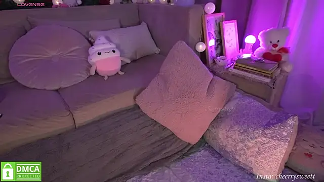 Snapshot of Cheerrysweett chatting on 12.23.25 Cheerrysweett online show from 12.23.25