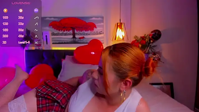 Snapshot of Dulce_charlottee chatting on 02.15.25 Dulce charlottee online show from 02.15.25