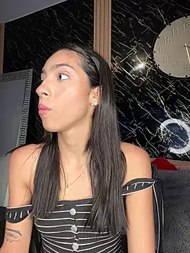 Snapshot of Ema_azel chatting on 01.05.25 Ema azel online show from 01.05.25