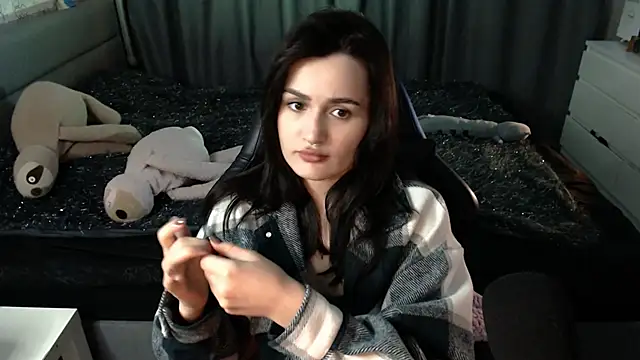 Snapshot of KiraYammy chatting on 11.16.25 KiraYammy online show from 11.16.25