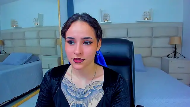 Snapshot of AnnyThompson_ chatting on 10.24.25 AnnyThompson online show from 10.24.25