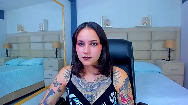 Snapshot of AnnyThompson_ chatting on 10.26.25 AnnyThompson online show from 10.26.25