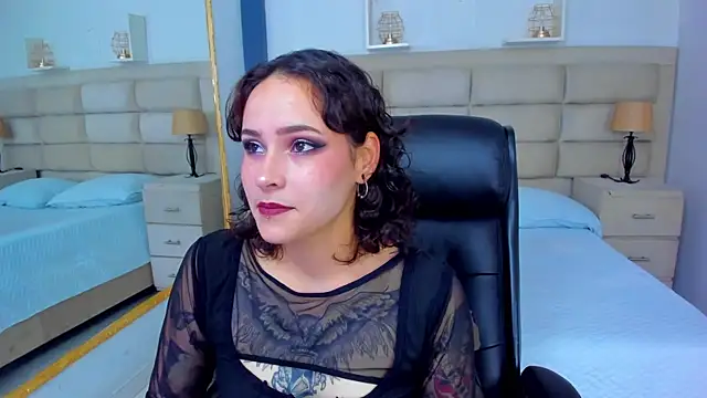 Snapshot of AnnyThompson_ chatting on 10.27.25 AnnyThompson online show from 10.27.25