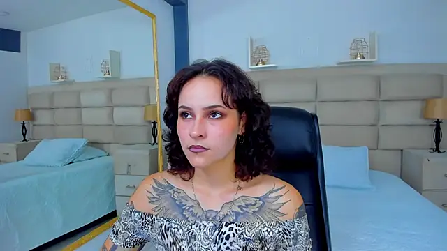 Snapshot of AnnyThompson_ chatting on 11.04.25 AnnyThompson online show from 11.04.25