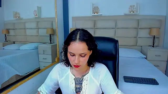 Snapshot of AnnyThompson_ chatting on 11.10.25 AnnyThompson online show from 11.10.25