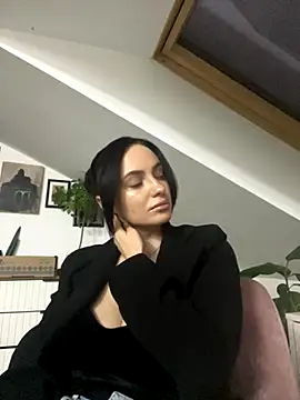 Snapshot of Kristis43 chatting on 11.18.25 Kristis43 online show from 11.18.25