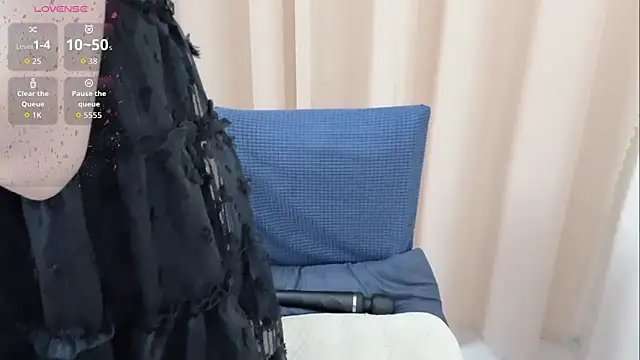 Snapshot of KaleAnisa chatting on 11.14.25 KaleAnisa online show from 11.14.25