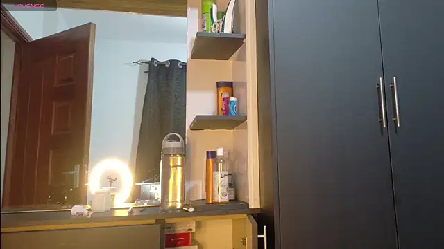 Snapshot of online_bestie chatting on 12.16.25 online bestie online show from 12.16.25