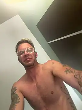 Snapshot of Alphanik4 chatting on 03.19.26 Alphanik4 online show from 03.19.26