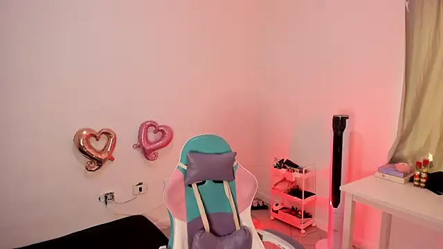 Snapshot of WandaDoll chatting on 02.12.25 WandaDoll online show from 02.12.25