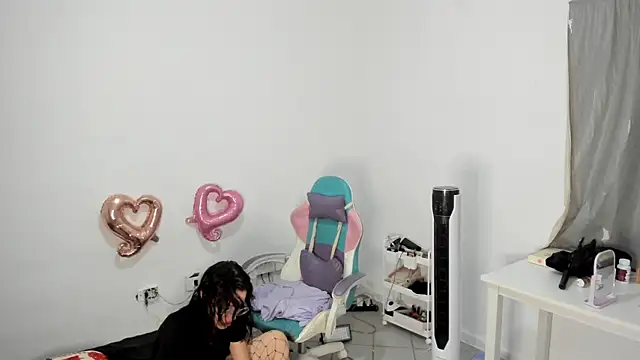 Snapshot of WandaDoll chatting on 02.15.25 WandaDoll online show from 02.15.25