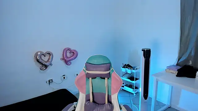 Snapshot of WandaDoll chatting on 02.17.25 WandaDoll online show from 02.17.25