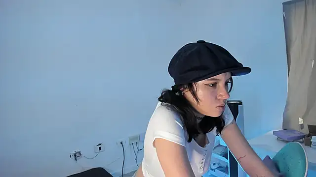 Snapshot of WandaDoll chatting on 02.25.25 WandaDoll online show from 02.25.25