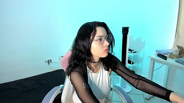 Snapshot of WandaDoll chatting on 03.11.25 WandaDoll online show from 03.11.25