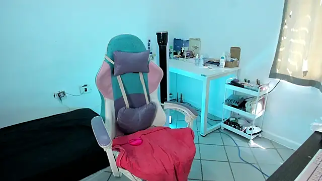 Snapshot of WandaDoll chatting on 03.17.25 WandaDoll online show from 03.17.25