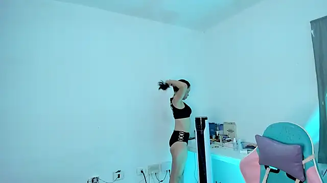 Snapshot of WandaDoll chatting on 03.18.25 WandaDoll online show from 03.18.25