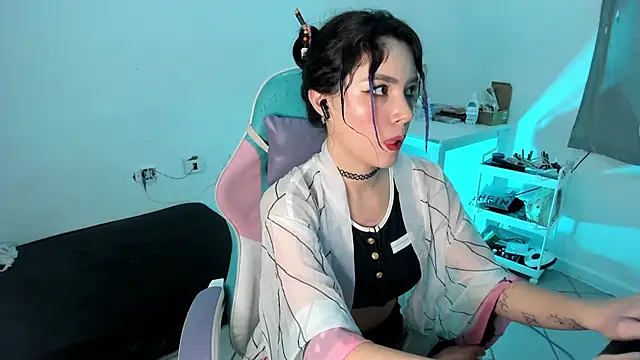 Snapshot of WandaDoll chatting on 03.18.25 WandaDoll online show from 03.18.25