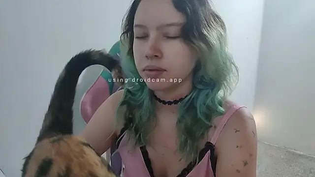 Snapshot of WandaDoll chatting on 10.18.25 WandaDoll online show from 10.18.25