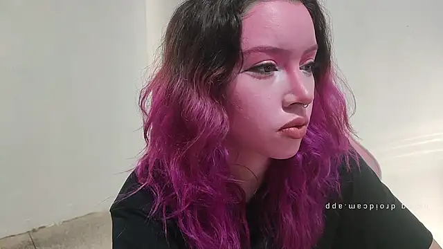 Snapshot of WandaDoll chatting on 11.28.25 WandaDoll online show from 11.28.25