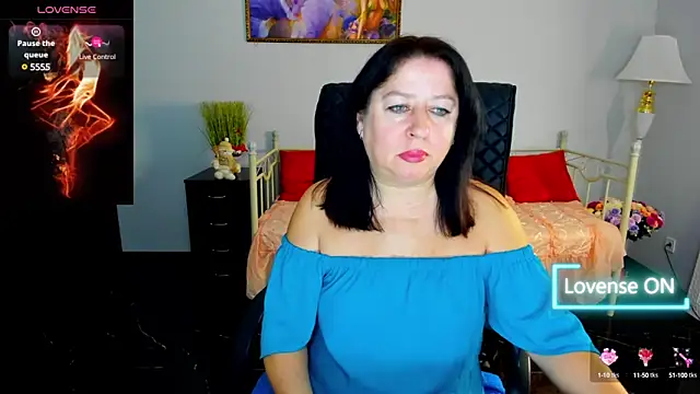 Julia Dean online show from 01.06.25