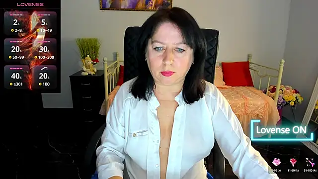 Julia Dean online show from 02.08.25