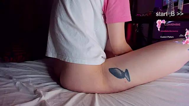 HunnyWifey online show from 10.09.25