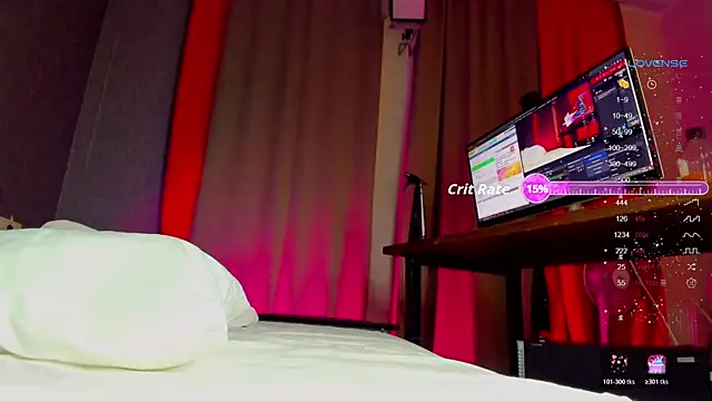 HunnyWifey online show from 12.18.25