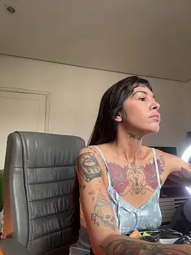 Snapshot of Nikatsu chatting on 10.31.25 Nikatsu online show from 10.31.25